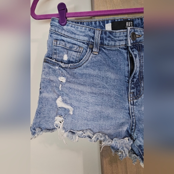KUT from the Kloth Jane High Rise Distressed Shorts. Med Wash. Size Med - Picture 11 of 12